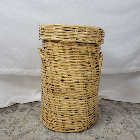 Vintage Handwoven Round Bamboo Wicker Hamper 20x14 Natural Toned Basket with Lid - Picture 9 of 15